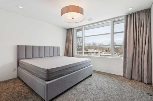 530 Crescent Road Nw, Calgary, AB - Indoor Photo Showing Bedroom