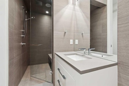 530 Crescent Road Nw, Calgary, AB - Indoor Photo Showing Bathroom