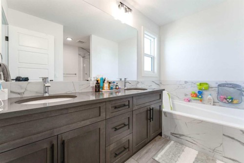200 Lewiston Drive Ne, Calgary, AB - Indoor Photo Showing Bathroom