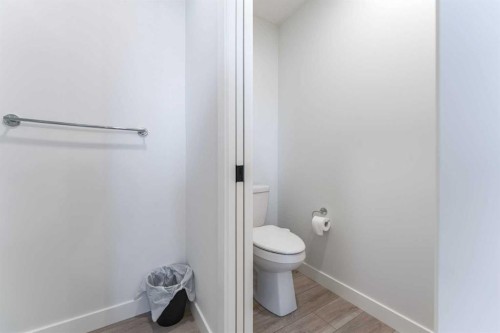 200 Lewiston Drive Ne, Calgary, AB - Indoor Photo Showing Bathroom