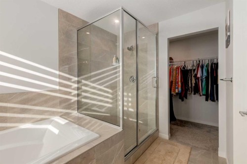 29 Marmot Passage Nw, Calgary, AB - Indoor Photo Showing Bathroom