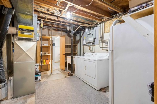 173 Gordon Drive Sw, Calgary, AB - Indoor Photo Showing Laundry Room