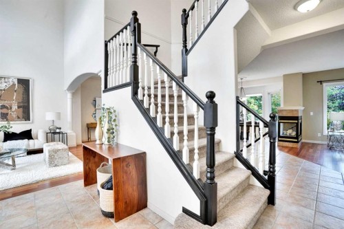 38 Strathridge Crescent Sw, Calgary, AB - Indoor