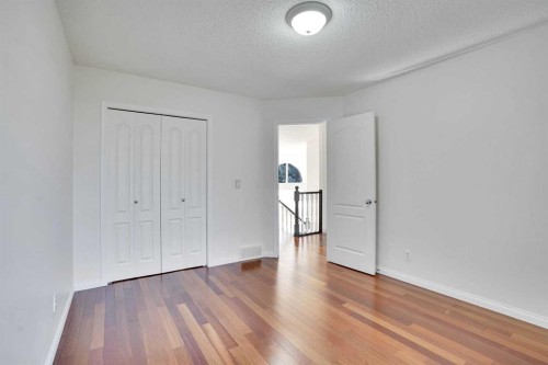 38 Strathridge Crescent Sw, Calgary, AB - Indoor Photo Showing Other Room