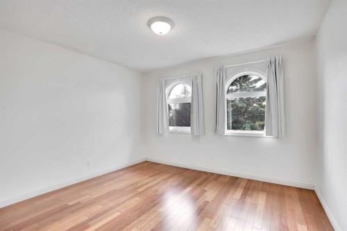 38 Strathridge Crescent Sw, Calgary, AB - Indoor Photo Showing Other Room