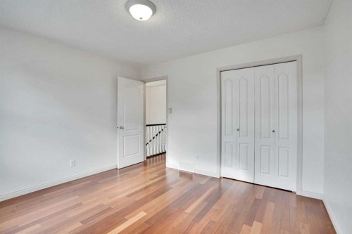 38 Strathridge Crescent Sw, Calgary, AB - Indoor Photo Showing Other Room