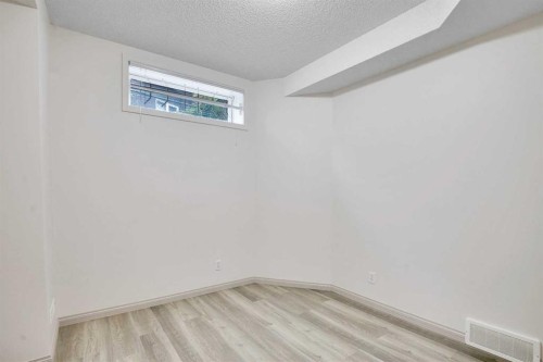 38 Strathridge Crescent Sw, Calgary, AB - Indoor Photo Showing Other Room