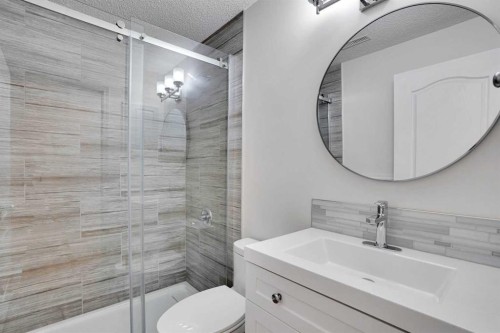 38 Strathridge Crescent Sw, Calgary, AB - Indoor Photo Showing Bathroom