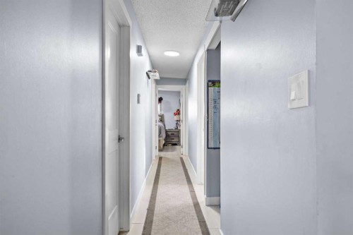 11254 6 Street Sw, Calgary, AB - Indoor Photo Showing Other Room