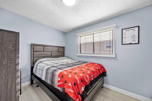 11254 6 Street Sw, Calgary, AB - Indoor Photo Showing Bedroom