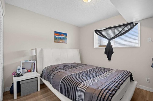 11254 6 Street Sw, Calgary, AB - Indoor Photo Showing Bedroom