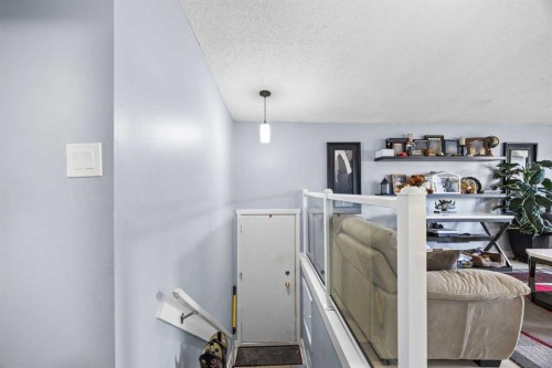 11254 6 Street Sw, Calgary, AB - Indoor
