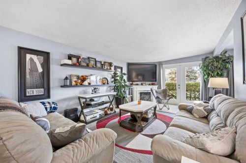 11254 6 Street Sw, Calgary, AB - Indoor Photo Showing Living Room