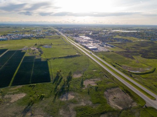 1 Highway 1, Strathmore, AB 