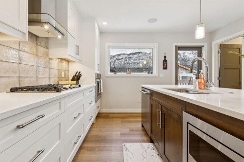 1348 Three Sisters Parkway, Canmore, AB - Indoor Photo Showing Kitchen With Upgraded Kitchen