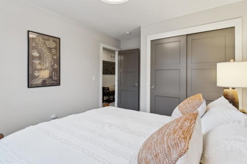 1348 Three Sisters Parkway, Canmore, AB - Indoor Photo Showing Bedroom