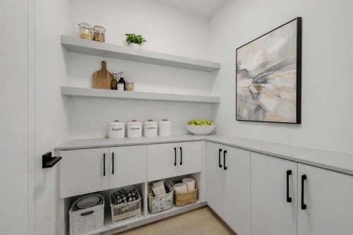 8136 47 Avenue Nw, Calgary, AB - Indoor Photo Showing Other Room