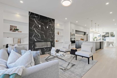 8136 47 Avenue Nw, Calgary, AB - Indoor Photo Showing Living Room