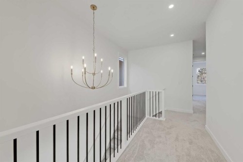 8136 47 Avenue Nw, Calgary, AB - Indoor Photo Showing Other Room