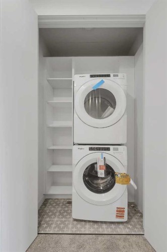 8136 47 Avenue Nw, Calgary, AB - Indoor Photo Showing Laundry Room