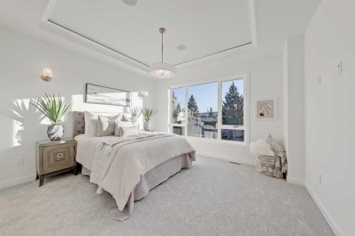 8136 47 Avenue Nw, Calgary, AB - Indoor Photo Showing Bedroom