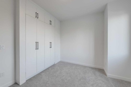 8136 47 Avenue Nw, Calgary, AB - Indoor Photo Showing Other Room