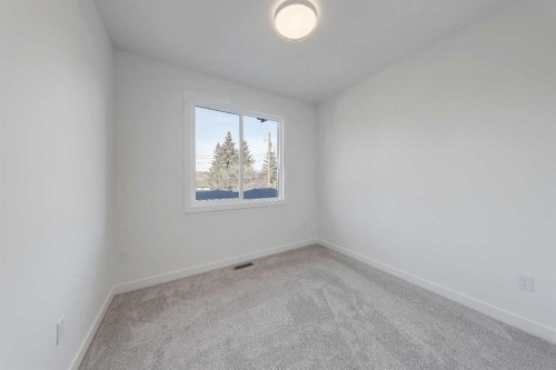 8136 47 Avenue Nw, Calgary, AB - Indoor Photo Showing Other Room
