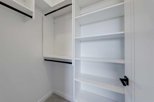 8136 47 Avenue Nw, Calgary, AB - Indoor With Storage