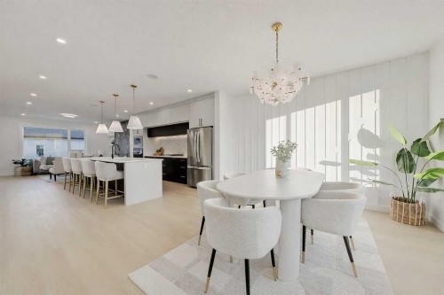 8136 47 Avenue Nw, Calgary, AB - Indoor Photo Showing Dining Room