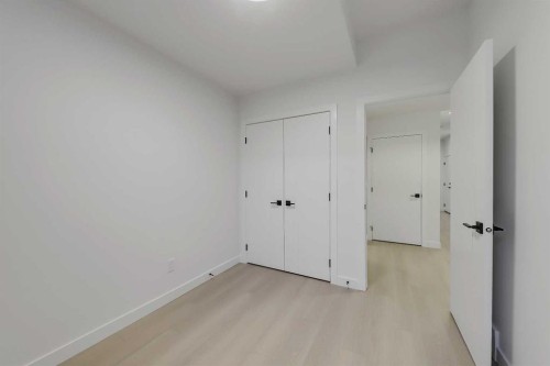 8136 47 Avenue Nw, Calgary, AB - Indoor Photo Showing Other Room