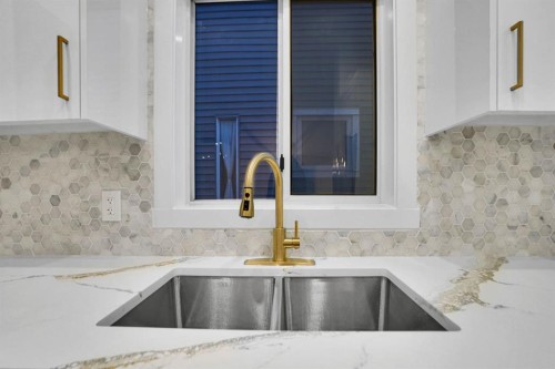 96 Covington Road Ne, Calgary, AB - Indoor Photo Showing Kitchen