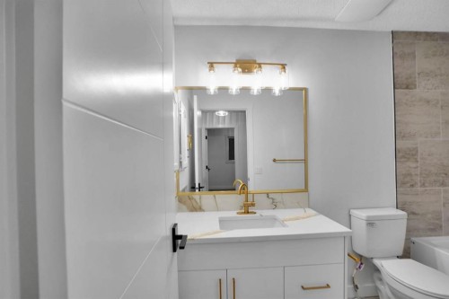 96 Covington Road Ne, Calgary, AB - Indoor Photo Showing Bathroom