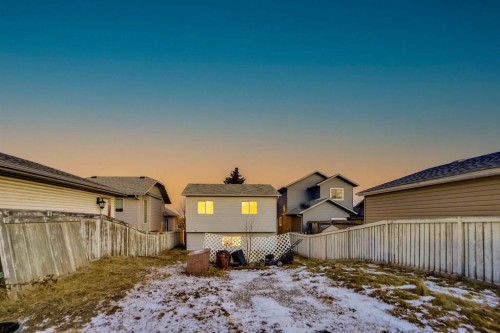 96 Covington Road Ne, Calgary, AB - Outdoor