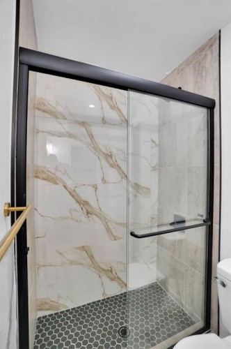 96 Covington Road Ne, Calgary, AB - Indoor Photo Showing Bathroom