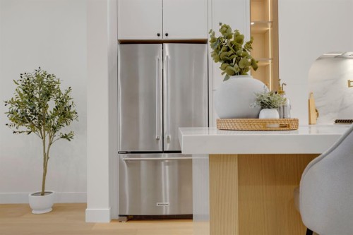 2518 20 Street Sw, Calgary, AB - Indoor