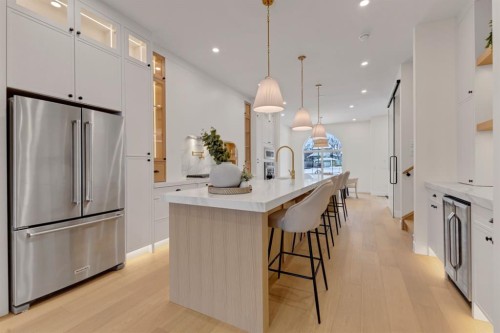 2518 20 Street Sw, Calgary, AB - Indoor Photo Showing Kitchen With Upgraded Kitchen