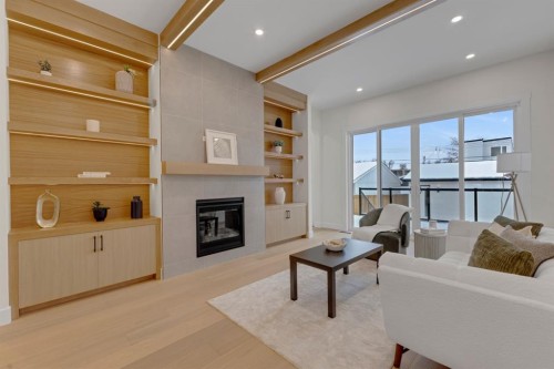 2518 20 Street Sw, Calgary, AB - Indoor Photo Showing Living Room With Fireplace