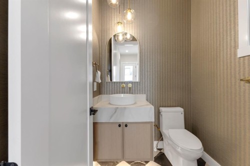 2518 20 Street Sw, Calgary, AB - Indoor Photo Showing Bathroom