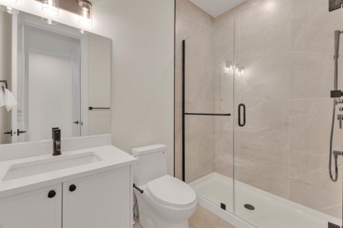2518 20 Street Sw, Calgary, AB - Indoor Photo Showing Bathroom