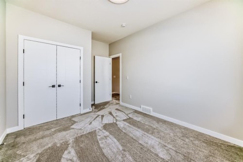 504 Heritage Boulevard, Cochrane, AB - Indoor Photo Showing Other Room