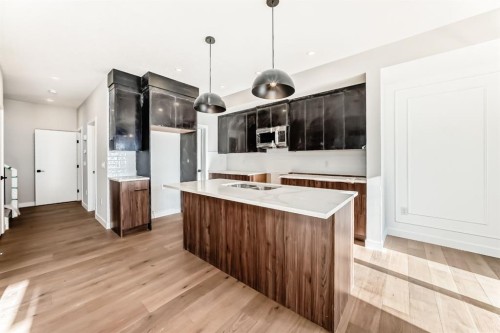 504 Heritage Boulevard, Cochrane, AB - Indoor Photo Showing Kitchen
