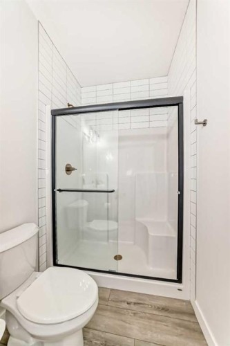 100 Corner Glen Manor Ne, Calgary, AB - Indoor Photo Showing Bathroom