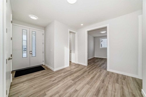 100 Corner Glen Manor Ne, Calgary, AB - Indoor Photo Showing Other Room