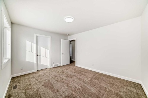 100 Corner Glen Manor Ne, Calgary, AB - Indoor Photo Showing Other Room