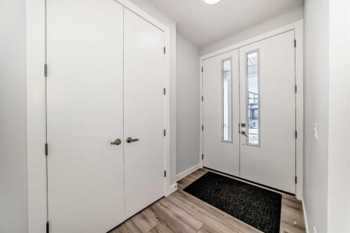 100 Corner Glen Manor Ne, Calgary, AB - Indoor Photo Showing Other Room
