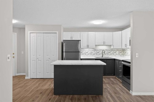 1408-1000 Somervale Court Sw, Calgary, AB - Indoor Photo Showing Kitchen With Upgraded Kitchen