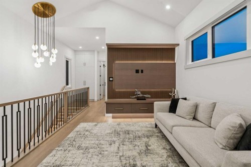 1330 8 Avenue Se, Calgary, AB - Indoor Photo Showing Other Room