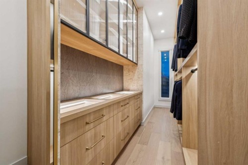 1330 8 Avenue Se, Calgary, AB - Indoor Photo Showing Other Room