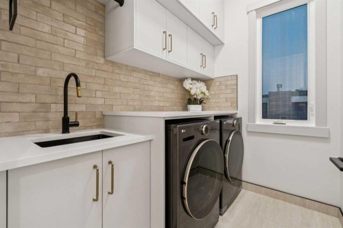 1330 8 Avenue Se, Calgary, AB - Indoor Photo Showing Laundry Room