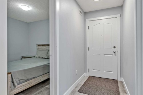 117-7130 80 Avenue Ne, Calgary, AB - Indoor Photo Showing Other Room